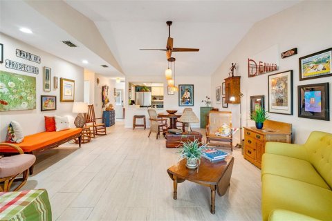 Villa ou maison à vendre à Sarasota, Floride: 2 chambres, 124.49 m2 № 1515740 - photo 6