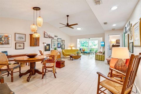 Villa ou maison à vendre à Sarasota, Floride: 2 chambres, 124.49 m2 № 1515740 - photo 5