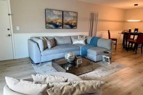 Condo in Boynton Beach, Florida, 2 bedrooms  № 2382919 - photo 3