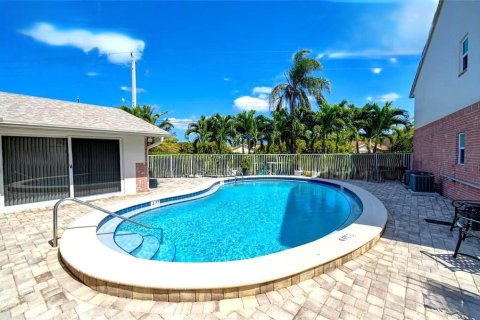 Condo in Boynton Beach, Florida, 2 bedrooms  № 2382919 - photo 12