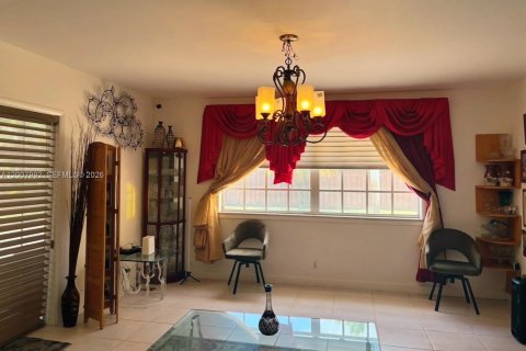 Villa ou maison à vendre à Hollywood, Floride: 4 chambres, 182.74 m2 № 2071890 - photo 5