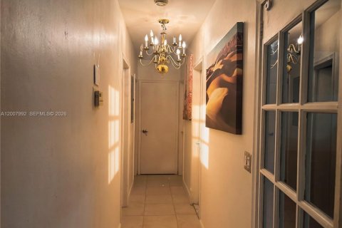 Villa ou maison à vendre à Hollywood, Floride: 4 chambres, 182.74 m2 № 2071890 - photo 3