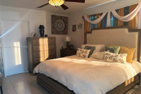 Villa ou maison à vendre à Hollywood, Floride: 4 chambres, 182.74 m2 № 2071890 - photo 9