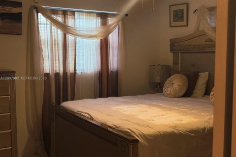 Villa ou maison à vendre à Hollywood, Floride: 4 chambres, 182.74 m2 № 2071890 - photo 8
