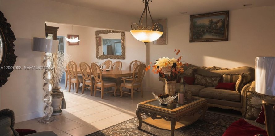 Villa ou maison à Hollywood, Floride 4 chambres, 182.74 m2 № 2071890