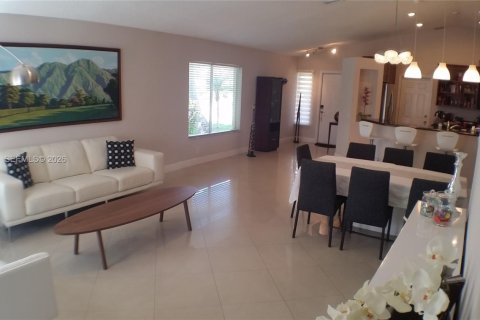 House in Weston, Florida 3 bedrooms, 125.7 sq.m. № 2009810 - photo 7