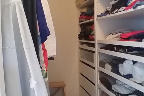 House in Weston, Florida 3 bedrooms, 125.7 sq.m. № 2009810 - photo 18