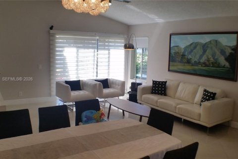 House in Weston, Florida 3 bedrooms, 125.7 sq.m. № 2009810 - photo 5