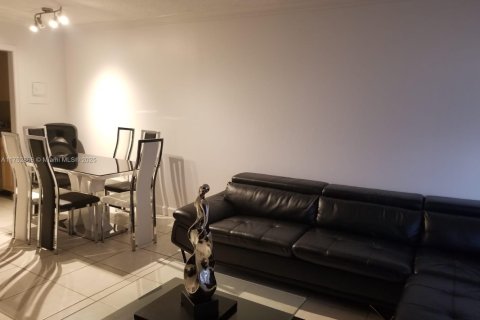 Copropriété à vendre à North Miami, Floride: 2 chambres, 89.46 m2 № 2017365 - photo 5