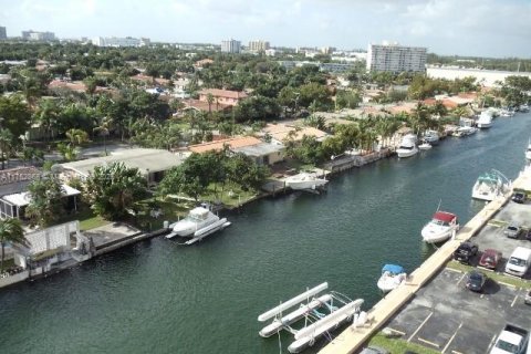 Copropriété à vendre à North Miami, Floride: 2 chambres, 89.46 m2 № 2017365 - photo 1