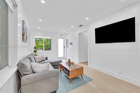 Купить виллу или дом в Форт-Лодердейл, Флорида 4 спальни, 117.24м2, № 1976582 - фото 12