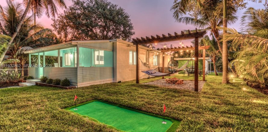 Дом в Форт-Лодердейл, Флорида 4 спальни, 117.24м2 № 1976582