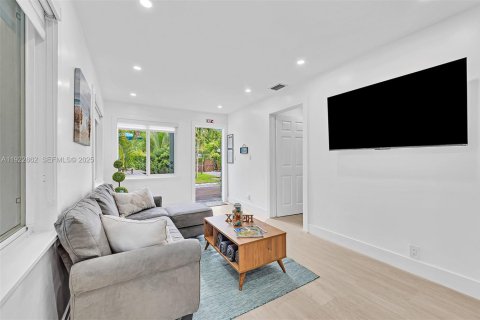 Купить виллу или дом в Форт-Лодердейл, Флорида 4 спальни, 117.24м2, № 1976582 - фото 11