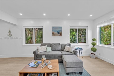 Купить виллу или дом в Форт-Лодердейл, Флорида 4 спальни, 117.24м2, № 1976582 - фото 14