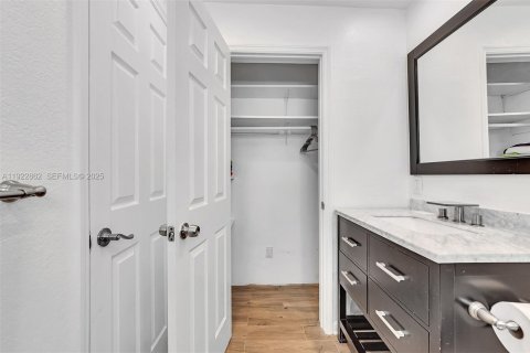 Купить виллу или дом в Форт-Лодердейл, Флорида 4 спальни, 117.24м2, № 1976582 - фото 24