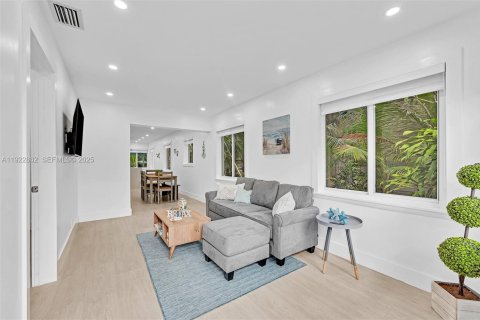 Купить виллу или дом в Форт-Лодердейл, Флорида 4 спальни, 117.24м2, № 1976582 - фото 10