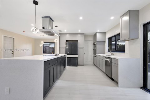 Купить виллу или дом в Пемброк-Пайнс, Флорида 3 спальни, 145.39м2, № 1991112 - фото 12