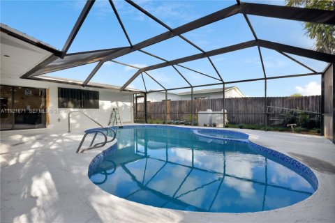 Купить виллу или дом в Пемброк-Пайнс, Флорида 3 спальни, 145.39м2, № 1991112 - фото 6