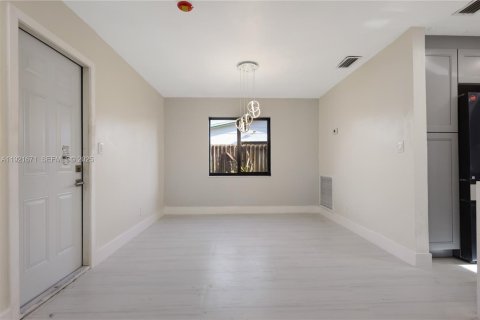 Купить виллу или дом в Пемброк-Пайнс, Флорида 3 спальни, 145.39м2, № 1991112 - фото 17