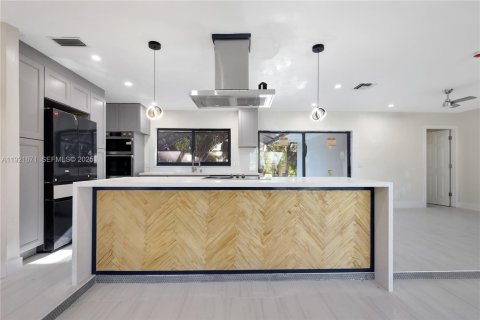 Купить виллу или дом в Пемброк-Пайнс, Флорида 3 спальни, 145.39м2, № 1991112 - фото 10