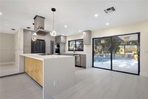 Купить виллу или дом в Пемброк-Пайнс, Флорида 3 спальни, 145.39м2, № 1991112 - фото 9