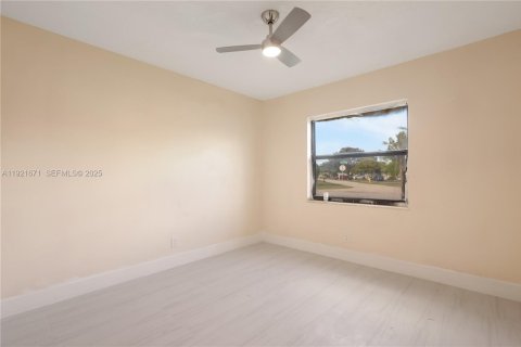 Купить виллу или дом в Пемброк-Пайнс, Флорида 3 спальни, 145.39м2, № 1991112 - фото 24