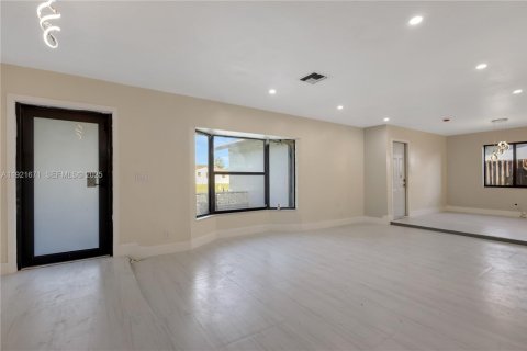 Купить виллу или дом в Пемброк-Пайнс, Флорида 3 спальни, 145.39м2, № 1991112 - фото 15