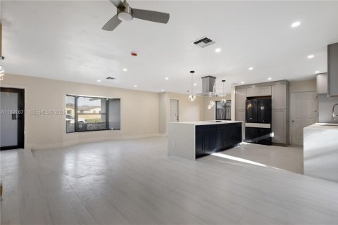 Купить виллу или дом в Пемброк-Пайнс, Флорида 3 спальни, 145.39м2, № 1991112 - фото 16