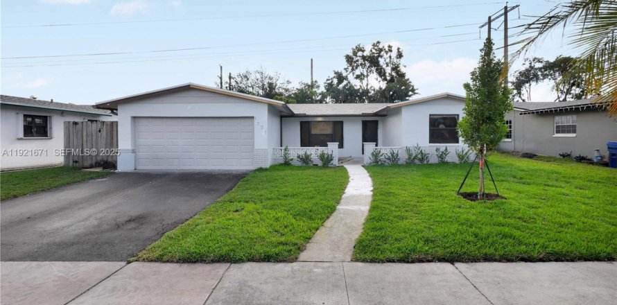 Дом в Пемброк-Пайнс, Флорида 3 спальни, 145.39м2 № 1991112