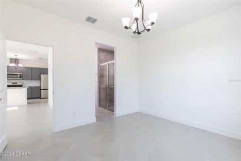 House in Daytona Beach, Florida 2 bedrooms, 128.02 sq.m. № 1801910 - photo 9