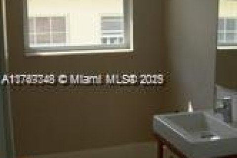 Condominio en venta en Miami Beach, Florida, 44.13 m2 № 1701123 - foto 10