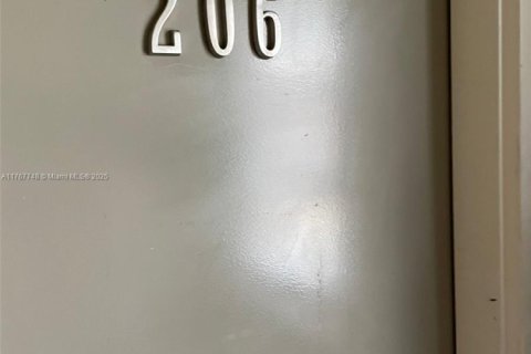 Condominio en venta en Miami Beach, Florida, 44.13 m2 № 1701123 - foto 16