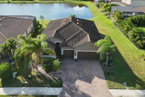 Villa ou maison à louer à Bradenton, Floride: 4 chambres, 207.26 m2 № 2425272 - photo 3
