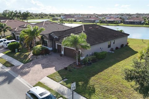 Villa ou maison à louer à Bradenton, Floride: 4 chambres, 207.26 m2 № 2425272 - photo 2