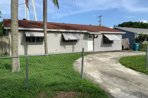 House in Mangonia Park, Florida 3 bedrooms, 120.4 sq.m. № 2388002