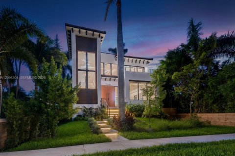 Casa en Hollywood, Florida 4 dormitorios, 294.41 m2 № 2383109