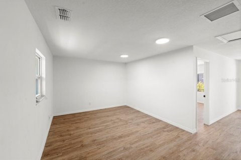 House in Orlando, Florida 5 bedrooms, 210.89 sq.m. № 1880568 - photo 16