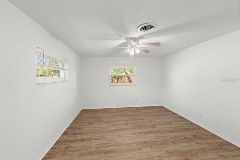 House in Orlando, Florida 5 bedrooms, 210.89 sq.m. № 1880568 - photo 12