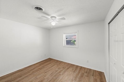House in Orlando, Florida 5 bedrooms, 210.89 sq.m. № 1880568 - photo 14