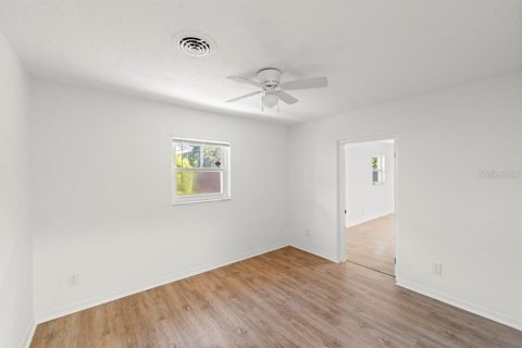 House in Orlando, Florida 5 bedrooms, 210.89 sq.m. № 1880568 - photo 15