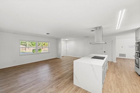 House in Orlando, Florida 5 bedrooms, 210.89 sq.m. № 1880568 - photo 8
