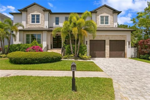 Casa en venta en Tampa, Florida, 4 dormitorios, 477.33 m2 № 1773532 - foto 1