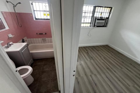 Apartamento en alquiler en Miami, Florida, 1 dormitorio, 60.39 m2 № 2078207 - foto 2