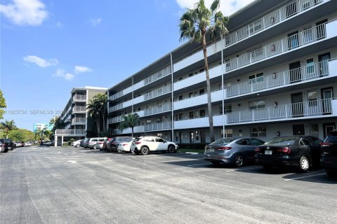 Condominio en venta en Hollywood, Florida, 2 dormitorios, 92.16 m2 № 1983051 - foto 2