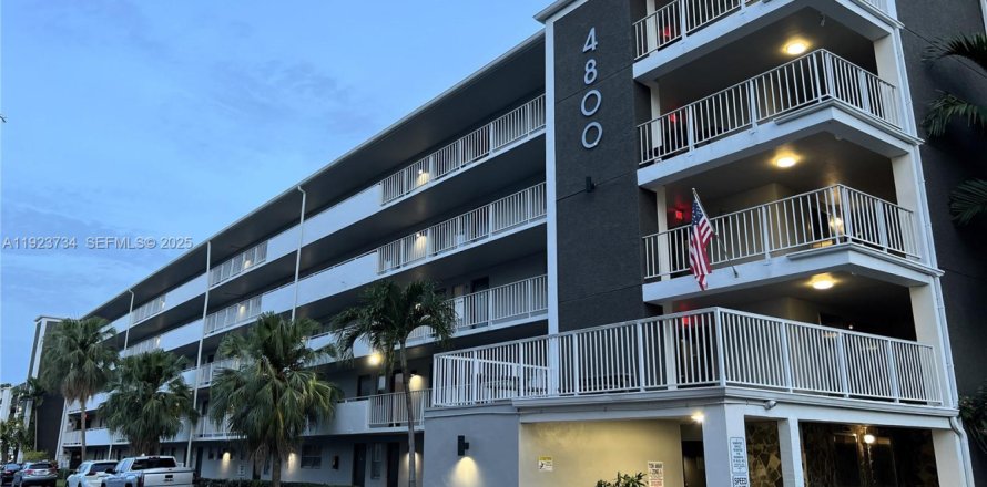 Condominio en Hollywood, Florida, 2 dormitorios  № 1983051