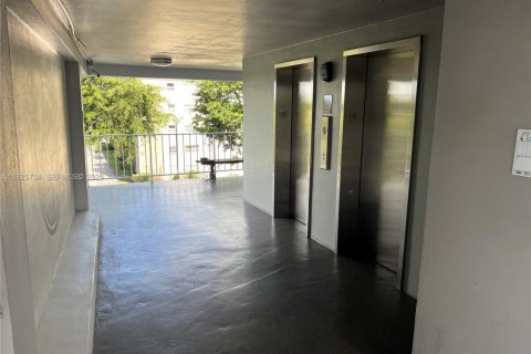 Condominio en venta en Hollywood, Florida, 2 dormitorios, 92.16 m2 № 1983051 - foto 20