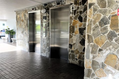 Condominio en venta en Hollywood, Florida, 2 dormitorios, 92.16 m2 № 1983051 - foto 3