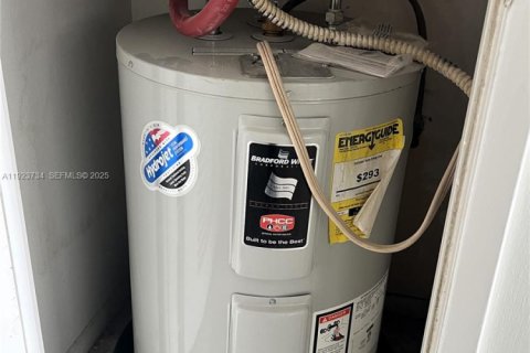 Condominio en venta en Hollywood, Florida, 2 dormitorios, 92.16 m2 № 1983051 - foto 26