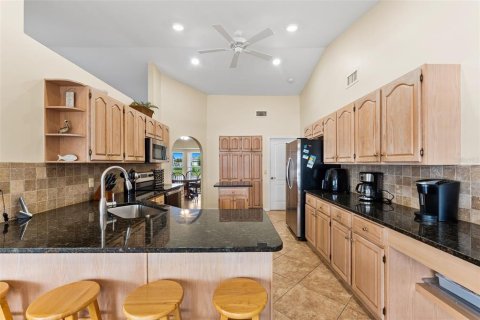 House in Cape Coral, Florida 4 bedrooms, 244.24 sq.m. № 1887058 - photo 7