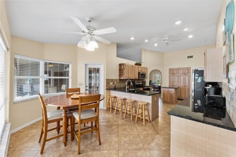 House in Cape Coral, Florida 4 bedrooms, 244.24 sq.m. № 1887058 - photo 8